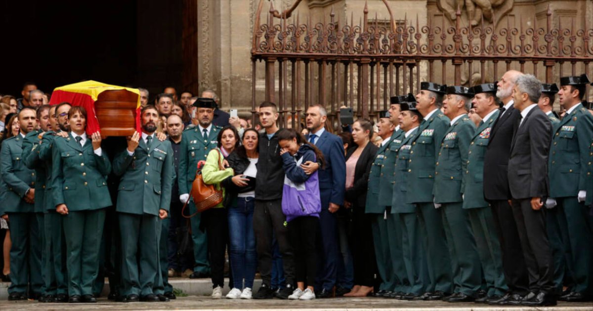 Interior cae en la máxima bajeza con la viuda y los hijos de un guardia