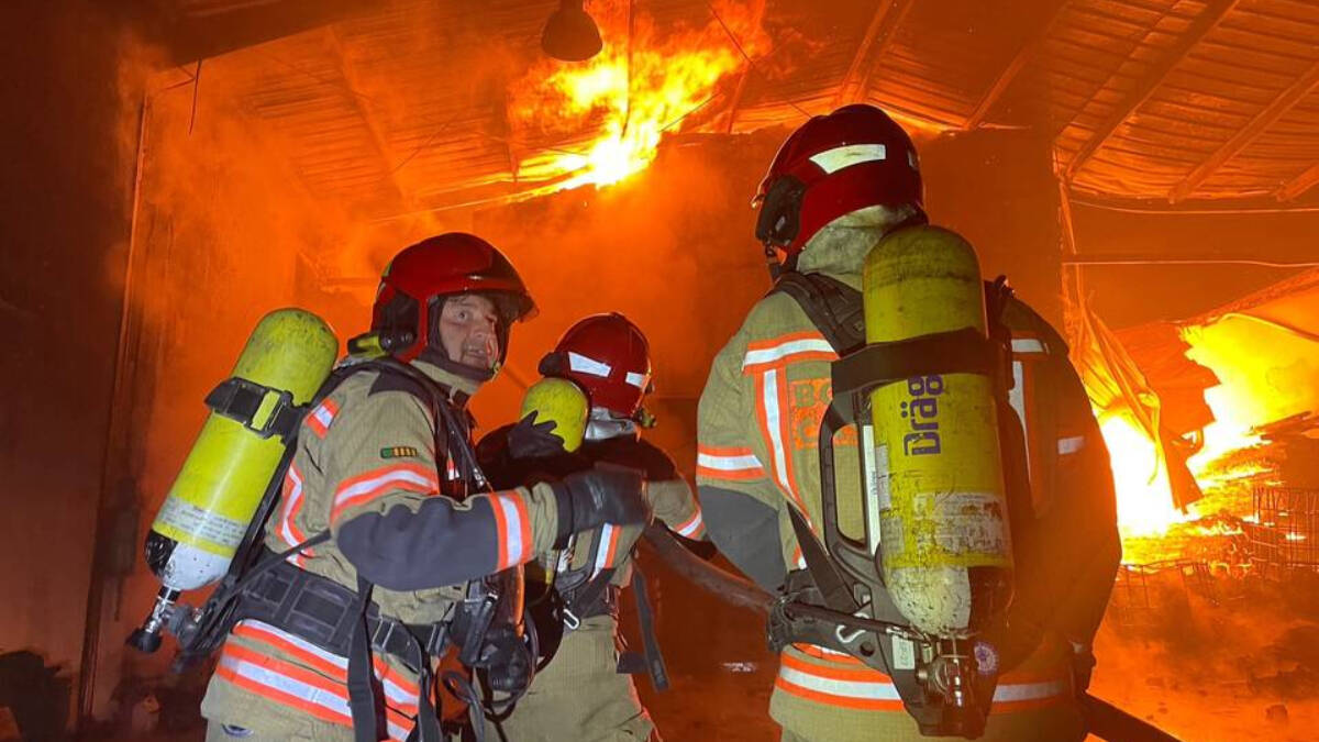 El Espectacular Incendio En Almassora Que Arrasa Una F Brica De Palets