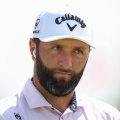 Jon Rahm, jugando en el Trump National Golf Club de Nueva York