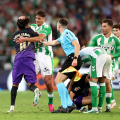 SEVILLE, SPAIN - OCTOBER 17: Facundo Bernal of Real Betis Balompie clashes with Lamine Yamal of FC Barcelona before receiving a red card during the LaLiga EA Sports 2026/27 match between Real Betis Balompie and FC Barcelona at Estadio La Cartuja on October 17, 2026 in Seville, Spain. (Photo by Fran Santiago/Getty Images)
