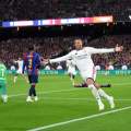 Mbappé celebra por todo lo alto el 1-2 del Real Madrid ante el Barça
