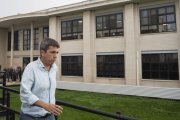 El presidente de la Generalitat valenciana, Carlos Mazón, durante su visita al centro del 112