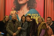 De izquierda a derecha. La actriz Ángeles Martín, Jose Manuel Parada, la protagonista Toni Acosta, la actriz Paca Gabaldón, Clara, propietaria de la tienda Los Lunares de Aguamarga y nuestro redactor, Jesús Manuel Ruiz