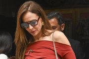 Eva González está intentando manterse al margen de la polémica que rodea a Cayetano Rivera.