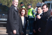 Los Reyes Felipe VI y Letizia, acompañados de la vicepresidenta primera del Gobierno, María Jesús Montero,la semana pasada en Adamuz, Córdoba.