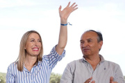 La presidenta en funciones de Extremadura,María Guardiola y el actual senador Laureano León