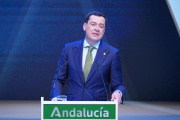 El presidente de la Junta de Andalucía, Juanma Moreno interviene en el acto del Día de Andlaucía.