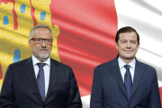 Carlos Pollán (Vox), Alfonso Fernández Mañueco (PP) y Carlos Martínez (PSOE