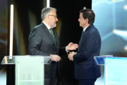 (Foto de ARCHIVO)
El candidato de VOX a la Presidencia de la Junta de Castilla y León, Carlos Pollán (i) y el candidato del PP a la Presidencia de la Junta de Castilla y León, Alfonso Fernández Mañueco (d), durante el segundo debate para las elecciones autonómicas en Castilla y León, a 10 de marzo de 2026, en Valladolid, Castilla y León (España). El segundo debate electoral de Castilla y León está organizado por CyLTV y moderado por los periodistas María Núñez y Antonio Renedo. El debate cuenta con cuatro bloques temáticos: medioambiente, servicios públicos, economía y regeneración democrática.

Photogenic/Claudia Alba / Europa Press
10 MARZO 2026;DEBATE;CAMPAÑA ELECTORAL;ELECCIONES;
10/3/2026