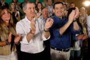 Alberto Núñez Feijóo junto a Juanma Moreno