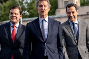 El presidente del PP, Alberto Núñez Feijóo, junto aAlfonso Fernández Mañueco