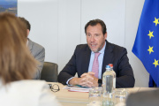 (Foto de ARCHIVO)
El ministro de Transportes y Movilidad Sostenible, Óscar Puente, en una reunión de la Comisión Europea, en Bruselas (Bélgica), a 27 de mayo de 2026.

REMITIDA / HANDOUT por MINISTERIO DE TRANSPORTES Y MOVILIDAD SOSTENIBLE
Fotografía remitida a medios de comunicación exclusivamente para ilustrar la noticia a la que hace referencia la imagen, y citando la procedencia de la imagen en la firma
27/5/2026