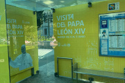 Marquesina de Madrid con publicidad de la visita del Papa