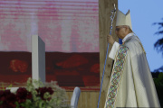 El Papa León XIV asiste y preside la vigilia de oración en Madrid
