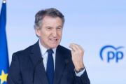 El presidente del Partido Popular, Alberto Núñez Feijóo, comparece ante los medios de comunicación, en la sede nacional del Partido Popular, a 29 de diciembre de 2025, en Madrid (España). A dos días para que finalice el actual año, durante su intervención, Feijóo ha hecho balance de 2025 enumerando lo que han sido para el PP los diez fracasos del Gobierno en este período: la vivienda, la migración, la política internacional, la protección a la familia y mujeres, y la corrupción, entre otros. El líder del PP ha afirmado que en España “quien está fracasando es el Gobierno, no la nación” y que desde el PP están preparados para ofrecer la alternativa a ese Ejecutivo.

Eduardo Parra / Europa Press
29/12/2025