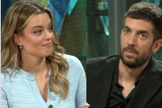 La actriz, Adriana Torrebejano, y el presentador de 'La Revuelta', David Broncano protagonizan un momento tenso durante el programa