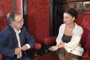 La ministra de Juventud e Infancia, Sira Rego, con el presidente de la Ciudad Autónoma de Ceuta, Juan Jesús Vivas