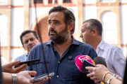 Paco Núñez atiende a los medios en Ciudad Real.

REMITIDA / HANDOUT por PP C-LM
Fotografía remitida a medios de comunicación exclusivamente para ilustrar la noticia a la que hace referencia la imagen, y citando la procedencia de la imagen en la firma
20/8/2026