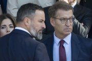 Núñez Feijóo y Santiago Abascal en conversacióm