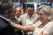 El líder de Vox, Santiago Abascal, junto a Marine Le Pen