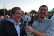 El presidente de Vox Valencia, José María LLanos, y Fermín Turia del PML, charlando de manera amistosa