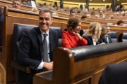 El presidente del Gobierno, Pedro Sánchez junto a las vicepresidentas y ministras María Jesús Montero y Yolanda Díaz.