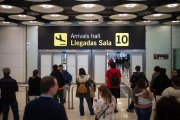 Una de las puertas de llegada del aeropuerto madrileño de Barajas.