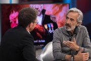 Pablo Motos e Imanol Arias en "El hormiguero"