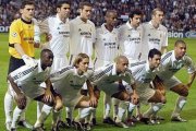 Claude Makelele, primero por abajo a la izquierda, junto a sus compañeros del Real Madrid.