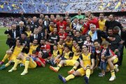 La plantilla del Atlético de Madrid, celebrando el triunfo liguero en el Nou Camp en la temporada 2013-14.