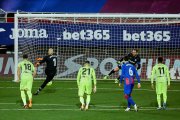 Marko Dmitrovic, portero del Eibar, marcó de penalti ante el Atlético.