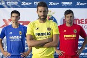 Presentación de la equipación del Villarreal en 2014 con la 'X' de XTEP en la camiseta