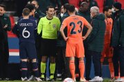 Imagen del partido entre el PSG y el Basaksehir, de Liga de Campeones, que tuvo que ser suspendido por insultos con Webó.