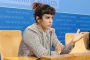 La portavoz de Adelante Andalucía, Teresa Rodríguez, durante su comparecencia en rueda de prensa en el Parlamento.