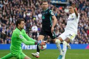 Raphinha, con la camiseta blanca del Leeds United en un partido de la Premier.