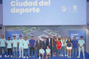 Presentación de la Ciudad del Deporte, con gran parte de la plantilla del Atlético de Madrid.