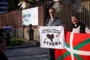 El expreso de ETA Xabier Atristain a su salida de la prisión