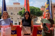 La alcaldesa y concejala de Fiestas, Nely Ruiz, acompañada por las ediles de Servicios Sociales, Marisol Ibáñez y Cultura, Clara Ezcurra.
