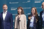 El portavoz de Vox en el Ayuntamiento de València, Juanma Badenas (primero izquierda), y la concejala Cecilia Herrero (segunda derecha) , en la inauguración de 'València Emplea'.