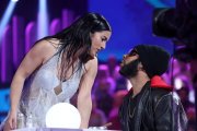 Julia Medina y Cris B tuvieron que imitar a The Weeknd y Rosalía