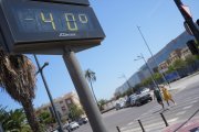 Un termómetro indica una temperatura de 40ºC en Valencia / Foto de archivo.