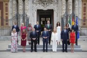 Foto de familia del nuevo Gobierno andaluz ante la fachada principal del Palacio de San Telmo, Sevilla.
JOAQUÍN CORCHERO/EUROPA PRESS
30/7/2024