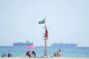 Vista de la bandera de verde en las playas de El Saler