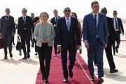 Pedro Sánchez, junto a Ursula Von der Leyen y el presidente mauritano en el último viaje al país africano el pasado mes de febrero.