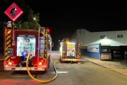 Bomberos trabajan en la extinción de un incendio en un taller de coches

REMITIDA / HANDOUT por BOMBEROS
Fotografía remitida a medios de comunicación exclusivamente para ilustrar la noticia a la que hace referencia la imagen, y citando la procedencia de la imagen en la firma
20/9/2024