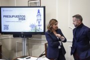 La alcaldesa de Valencia, María José Catalá, y el teniente de alcalde y portavoz de Vox en el Ayuntamiento, Juanma Badenas