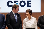 La ministra de Vivienda, Isabel Rodríguez, junto al presidente de la CEOE, Antonio Garamendi.