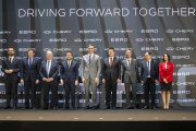 Archivo - El CEO de Ebro, Pedro Calef (2i); el ministro de Industria, Jordi Hereu (3i); el president de la Generalitat, Pere Aragonès (4i); el presidente del Gobierno, Pedro Sánchez (c); el vicegobernador de la provincia china de Anhui, Shan Xiangqian (4d.