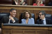 El presidente del Gobierno, Pedro Sánchez; la vicepresidenta primera y ministra de Hacienda, María Jesús Montero y el ministro de la Presidencia, Relaciones con las Cortes y Justicia, Félix Bolaños.