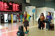 Pasajeros esperando durante una huelga de conductores de autobús, en la estación SUR de Méndez Álvaro, a 28 de octubre de 2024, en Madrid (España). Más de 80.000 conductores de autobuses urbanos, interurbanos y de grúas comienzan hoy una huelga general en toda España para reivindicar la jubilación anticipada en el sector, con unos servicios mínimos que se han fijado en el 50% a nivel estatal.

Carlos Luján / Europa Press
28 OCTUBRE 2024;AUTOBUSES;MENDEZ ALVARO;PARO GENERAL;CONDUCTORES
28/10/2024